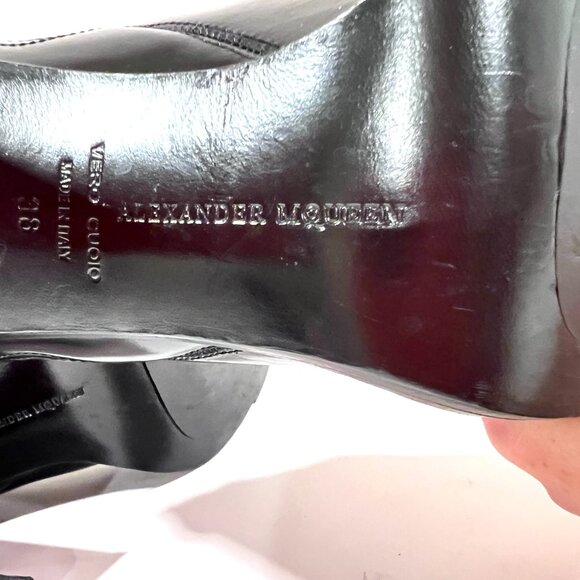 Alexander McQueen Glossy Two Toned Red Black Chelsea Ankle Boots SZ 38 - Picture 10 of 11